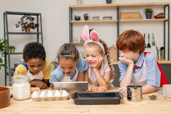 What's the Best Method for Making a Flaky and Buttery English Sausage Roll?